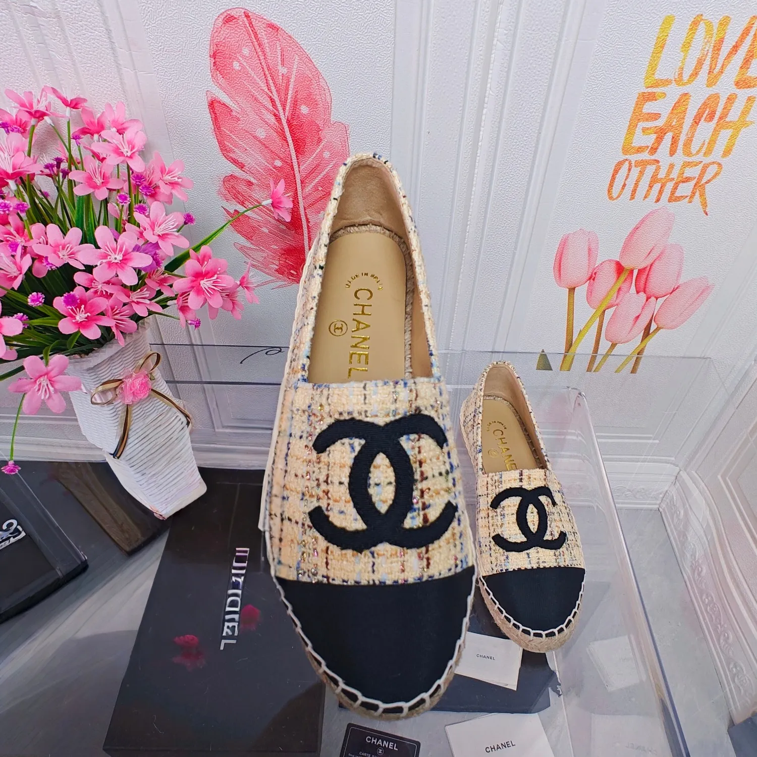 👟👟Ex-factory price 400👟👟 CHANEL 2024 early spring new fisherman shoes, top version 👏👏The inner pads are all made of original imported goatskin! Number of codes: 35 - 40 (codes 34, 41, and 42 can be customized without return or exchange) Standard codes come with a full set of packaging